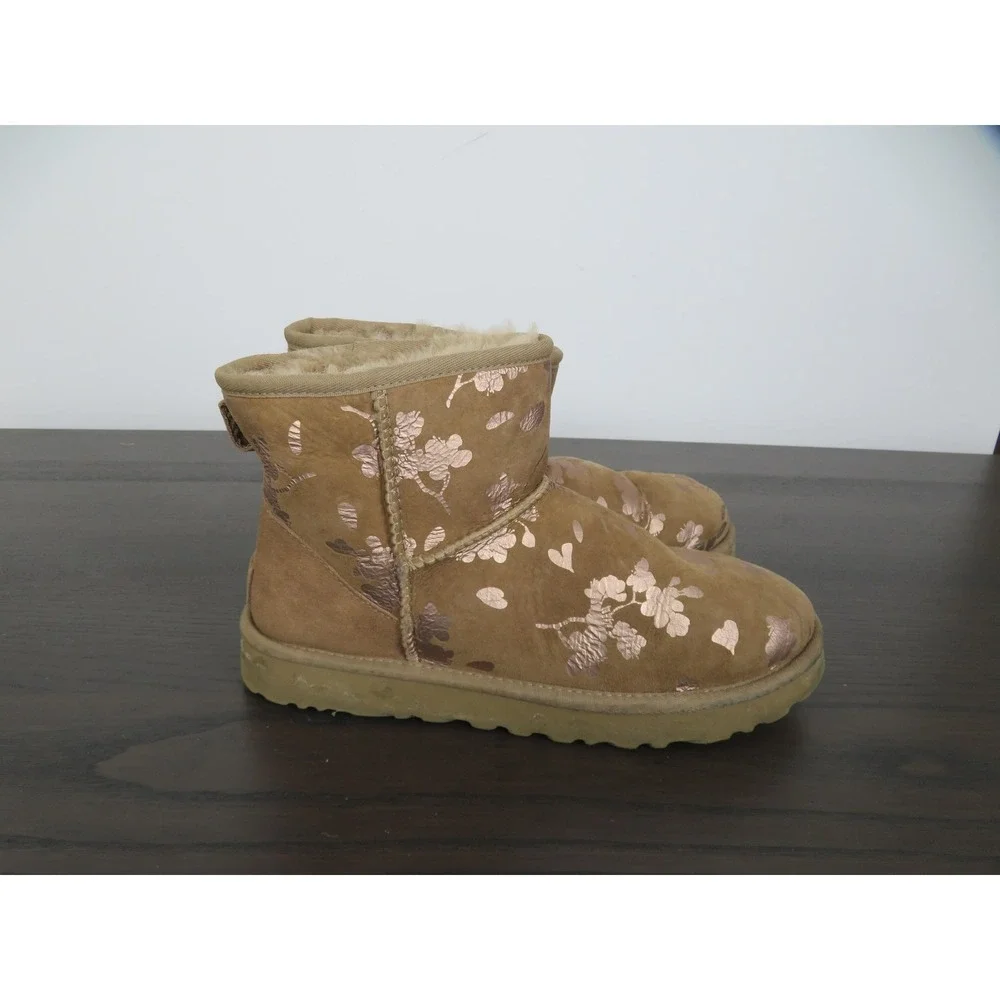 Ugg Mini Floral Boots Womens Size 9 Brown Shearling Ankle Winter 1118163 Classic